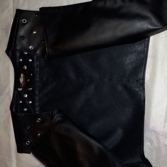 Vest - Picture 4 of 4